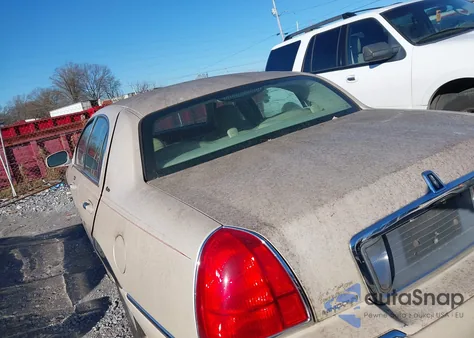 2003 Lincoln Town Car Cartier z USA, uszkodzony, nr VIN 1LNHM83W93Y680357